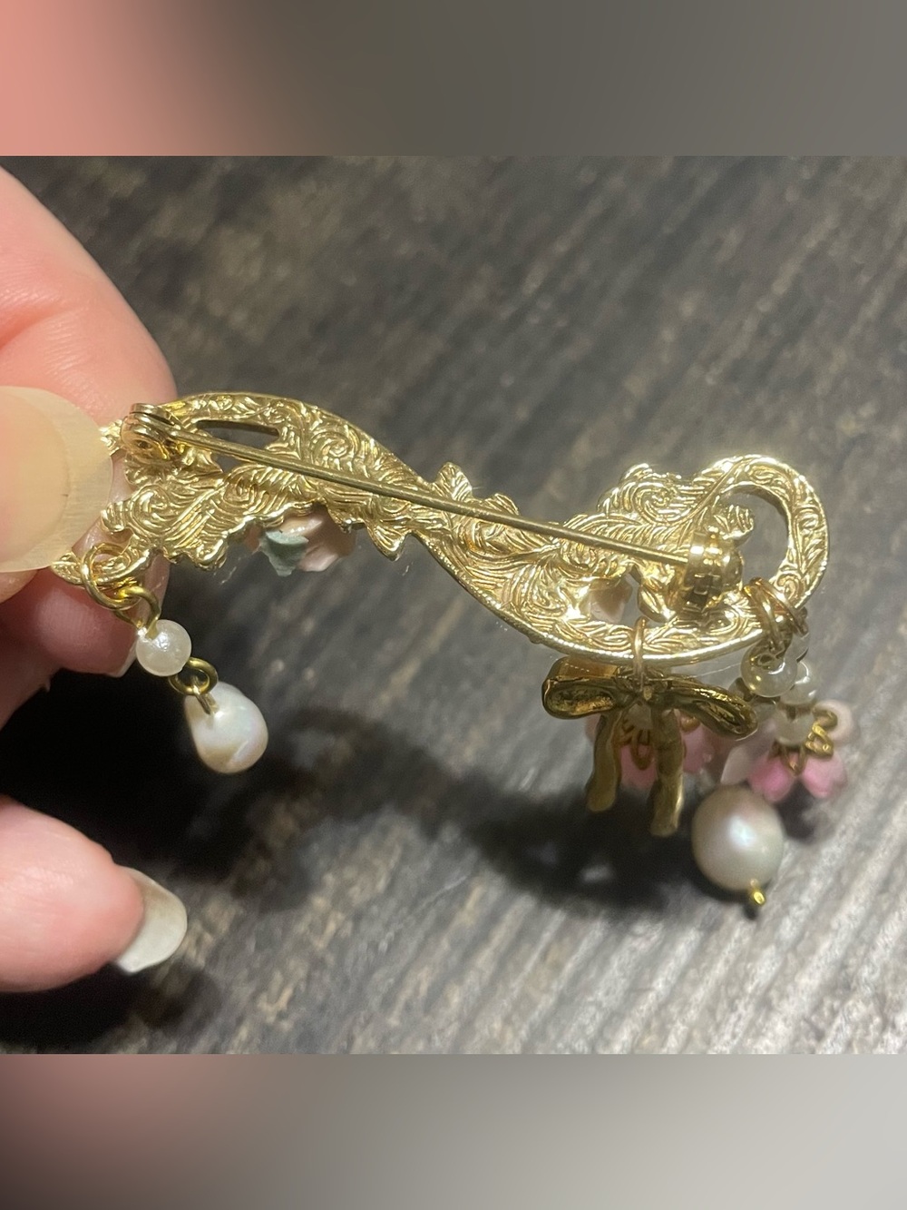 Victorian Floral Brooch with Pink Roses and Pearls - Picture 8 of 10